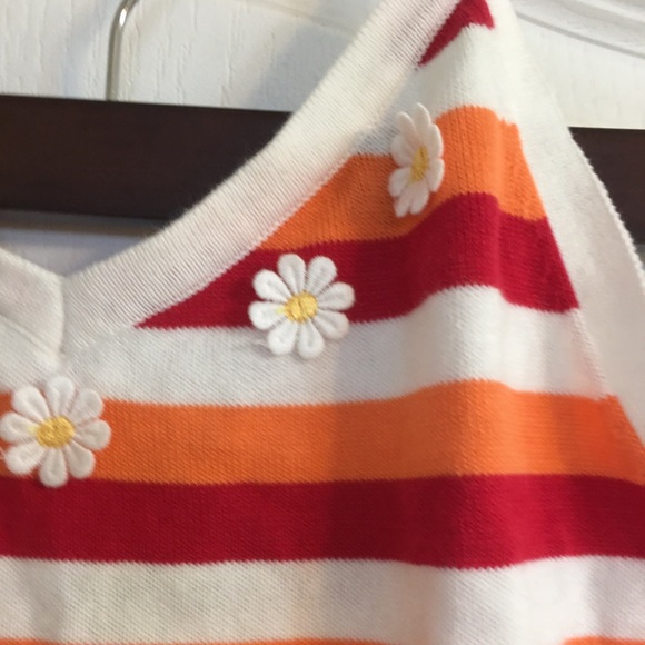 A cropped red, white and orange top with flowers - Picture 5 of 5